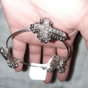 NWT cross bracelet  